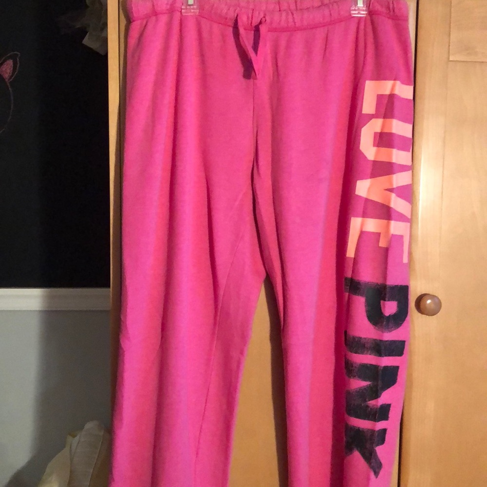 Victoria’s Secret ‘Pink’ sweatpants